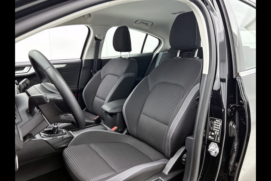 Ford Focus 1.0 EcoBoost Hybrid Trend Edition Business (NAVIGATIE, CAMERA, STRUUR-/STOELVERWARMING, 1e EIGENAAR, GOED ONDERHOUDEN)