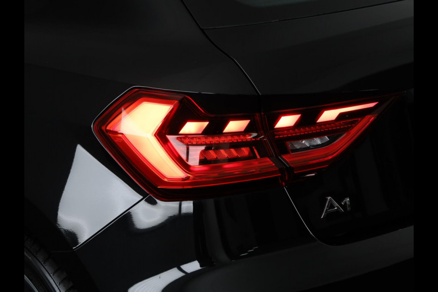 Audi A1 Sportback 25 TFSI Advanced edition 95pk | Parkeerhulp plus | Automatische airco | Navigatie via App | 17 inch lichtmetalen velgen | Dak in contrast kleur