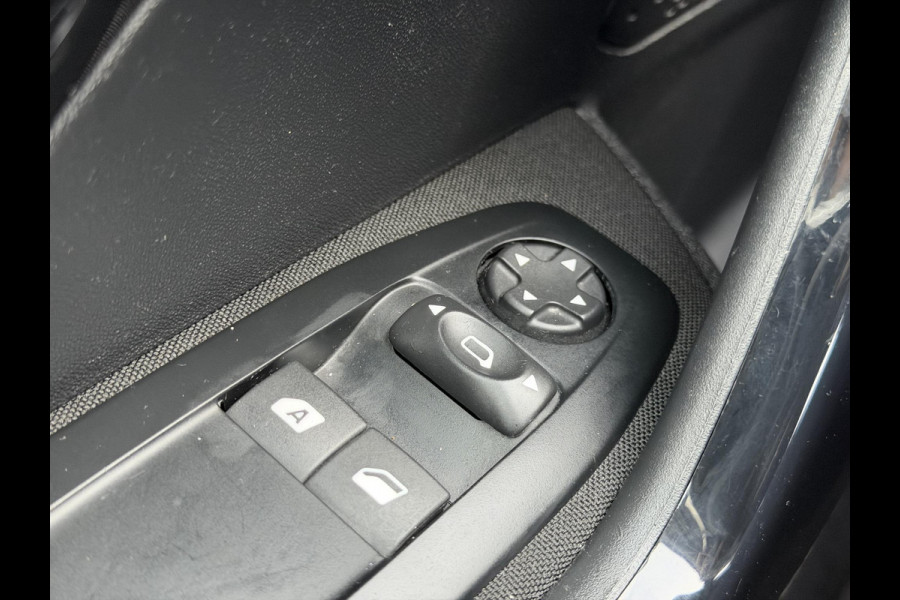 Peugeot 208 1.2 PureTech Blue Lion Navi,Airco,Cruise,PDC,Distributie riem v.v. in 2025,Apple Carplay,Weinig KM,N.A.P,APK tot 09-2026
