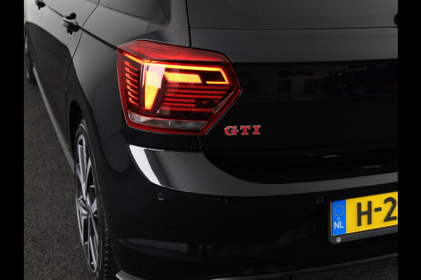 Volkswagen Polo 2.0 TSI GTI 200PK | Automaat (DSG) | Panoramadak | Camera | Beats audio | Keyless entry | Digitaal dashboard | 18 Inch | Led