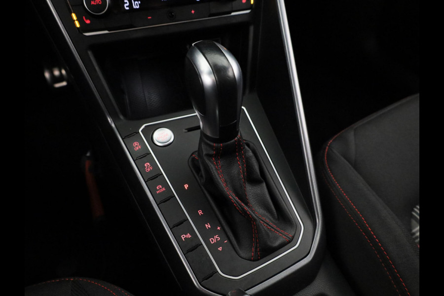 Volkswagen Polo 2.0 TSI GTI 200PK | Automaat (DSG) | Panoramadak | Camera | Beats audio | Keyless entry | Digitaal dashboard | 18 Inch | Led