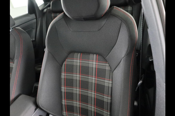 Volkswagen Polo 2.0 TSI GTI 200PK | Automaat (DSG) | Panoramadak | Camera | Beats audio | Keyless entry | Digitaal dashboard | 18 Inch | Led