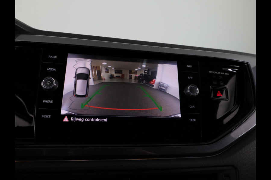 Volkswagen Polo 2.0 TSI GTI 200PK | Automaat (DSG) | Panoramadak | Camera | Beats audio | Keyless entry | Digitaal dashboard | 18 Inch | Led