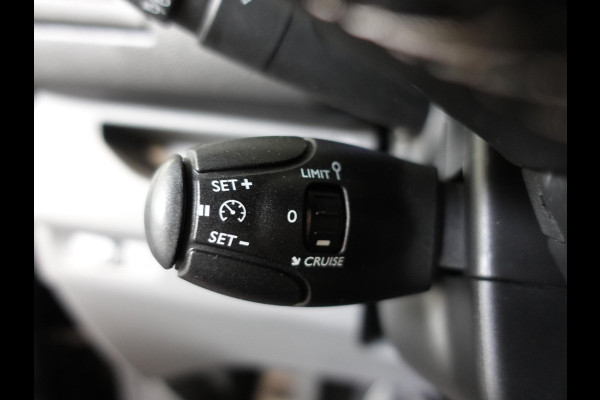 Opel Vivaro 102pk L3H1 Edition Dubbele Cabine 6persoons Navigatie Trekhaak Airco Cruise control