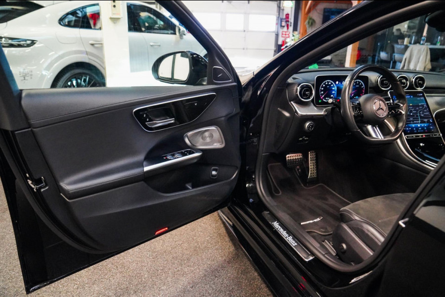 Mercedes-Benz C-Klasse 300 AMG Line | Pano | Achteruitrijcamera | Burmester