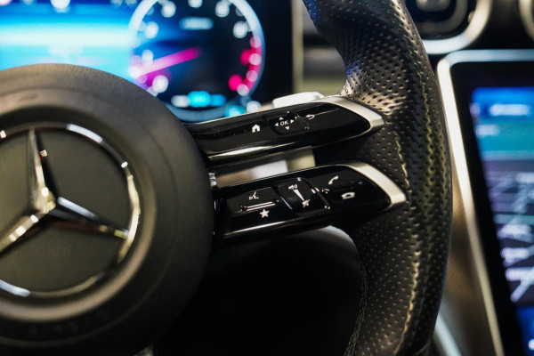 Mercedes-Benz C-Klasse 300 AMG Line | Pano | Achteruitrijcamera | Burmester