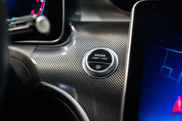 Mercedes-Benz C-Klasse 300 AMG Line | Pano | Achteruitrijcamera | Burmester