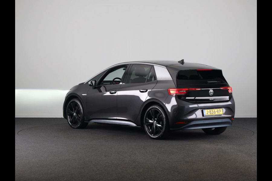 Volkswagen ID.3 First Max 58 kWh 204 pk | Navigatie | Panoramadak | Trekhaak (afneembaar) | Parkeersensoren | Achteruitrijcamera | Stoelverwarming |