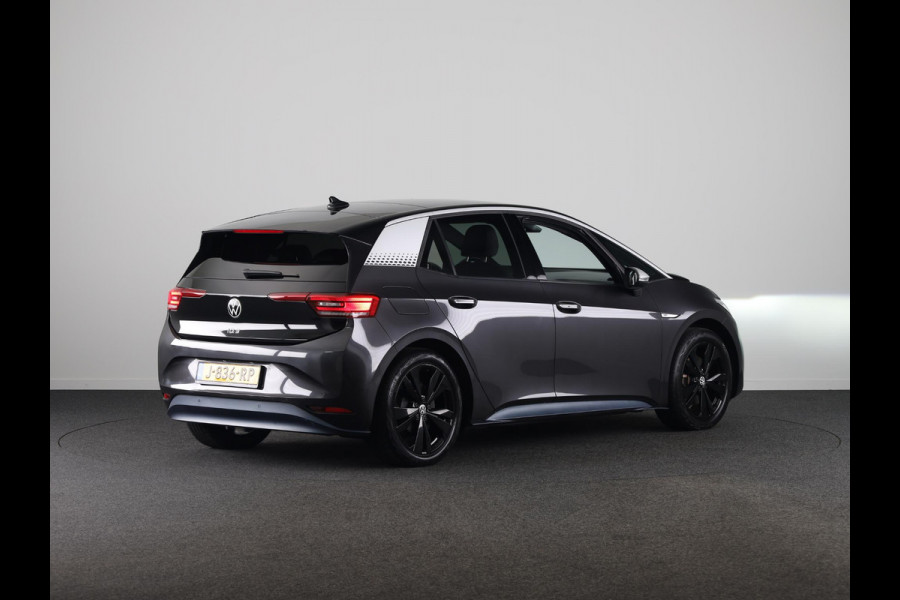 Volkswagen ID.3 First Max 58 kWh 204 pk | Navigatie | Panoramadak | Trekhaak (afneembaar) | Parkeersensoren | Achteruitrijcamera | Stoelverwarming |