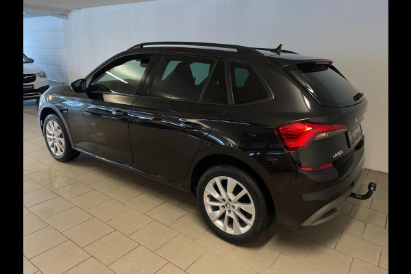 Škoda Kamiq 1.0 TSI Sport Business 110PK AIRCO CLIMA NAVI VIA APP CRUISE APPLE CARPLAY SPORTSTOELEN PDC TREKHAAK NIEUWSTAAT