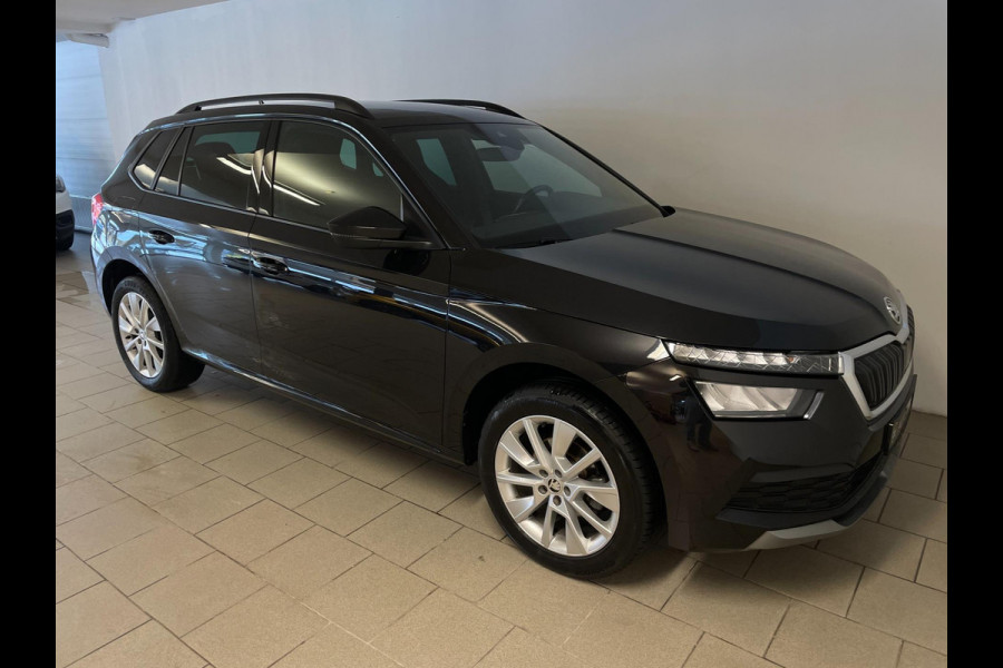 Škoda Kamiq 1.0 TSI Sport Business 110PK AIRCO CLIMA NAVI VIA APP CRUISE APPLE CARPLAY SPORTSTOELEN PDC TREKHAAK NIEUWSTAAT