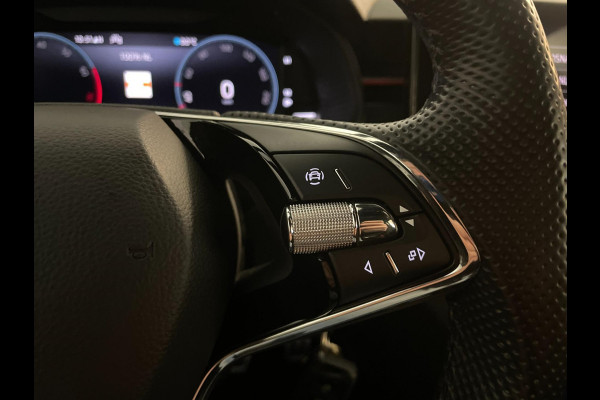 Škoda Kamiq 1.0 TSI Sport Business 110PK AIRCO CLIMA NAVI VIA APP CRUISE APPLE CARPLAY SPORTSTOELEN PDC TREKHAAK NIEUWSTAAT