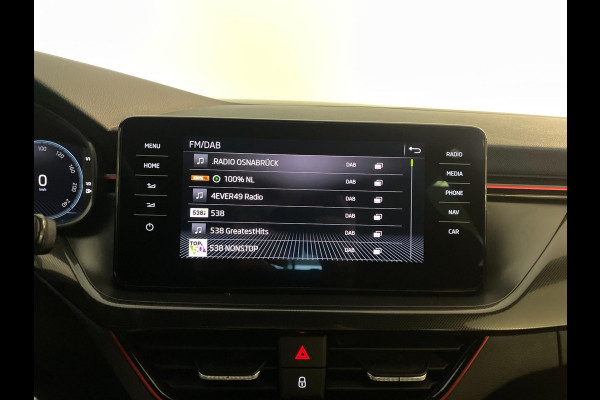 Škoda Kamiq 1.0 TSI Sport Business 110PK AIRCO CLIMA NAVI VIA APP CRUISE APPLE CARPLAY SPORTSTOELEN PDC TREKHAAK NIEUWSTAAT