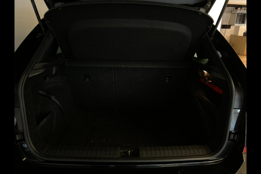 Škoda Kamiq 1.0 TSI Sport Business 110PK AIRCO CLIMA NAVI VIA APP CRUISE APPLE CARPLAY SPORTSTOELEN PDC TREKHAAK NIEUWSTAAT