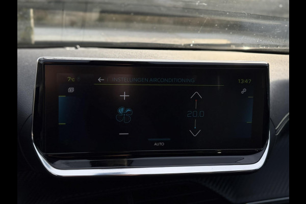 Peugeot e-2008 EV Allure 50 kWh | SoH 93,4% | Navi, 3D Virt. Cockp., Camera, Cruise, Climate, Sfeerverlichting, Carplay/Android |