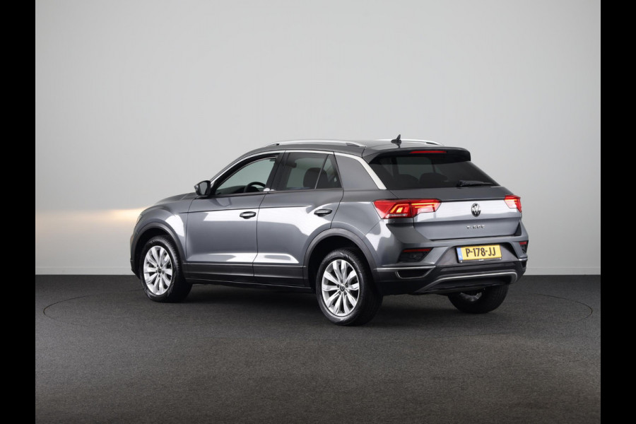 Volkswagen T-Roc 1.5 TSI Style Business 150PK DSG | Navigatie | Parkeercamera | Automatische airco | 17 inch Lm velgen |