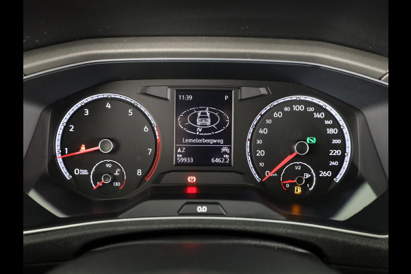 Volkswagen T-Roc 1.5 TSI Style Business 150PK DSG | Navigatie | Parkeercamera | Automatische airco | 17 inch Lm velgen |