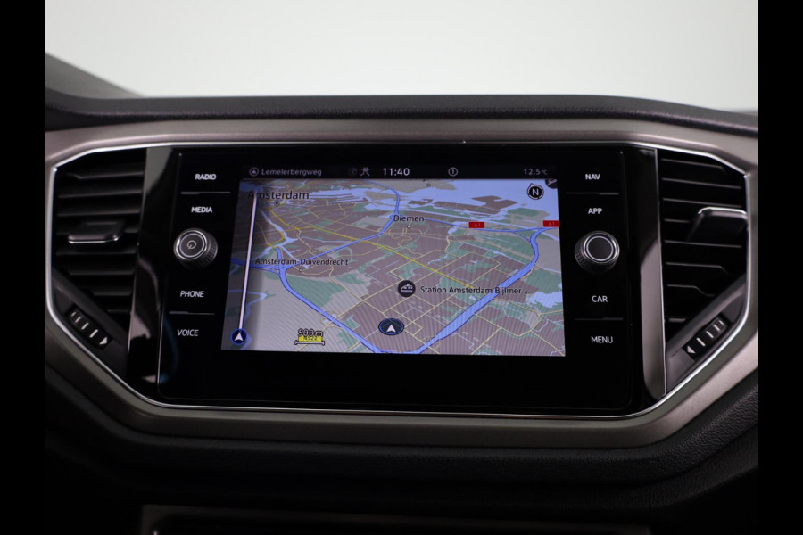Volkswagen T-Roc 1.5 TSI Style Business 150PK DSG | Navigatie | Parkeercamera | Automatische airco | 17 inch Lm velgen |