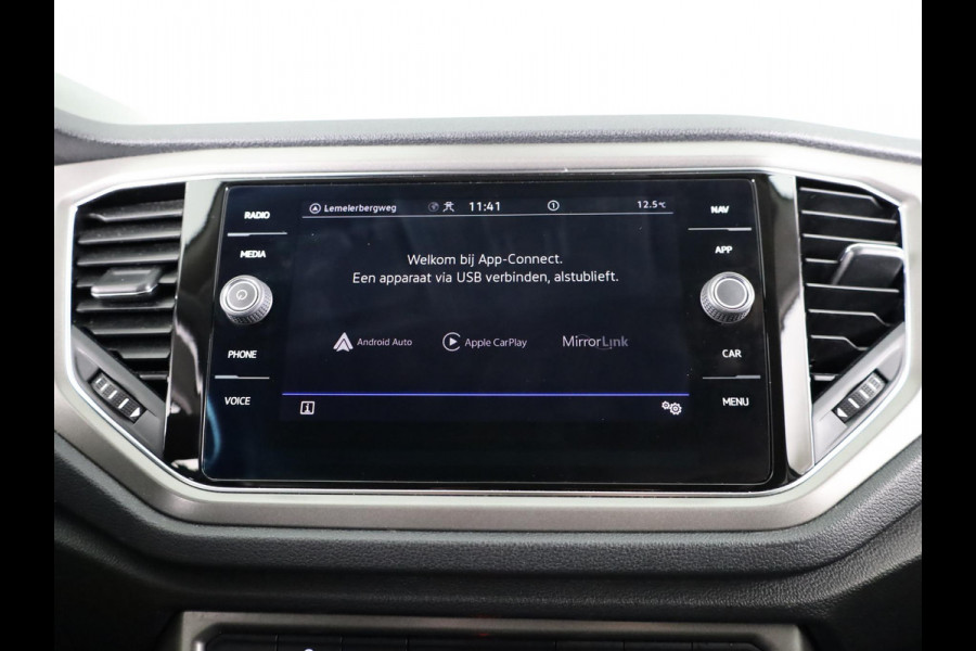 Volkswagen T-Roc 1.5 TSI Style Business 150PK DSG | Navigatie | Parkeercamera | Automatische airco | 17 inch Lm velgen |