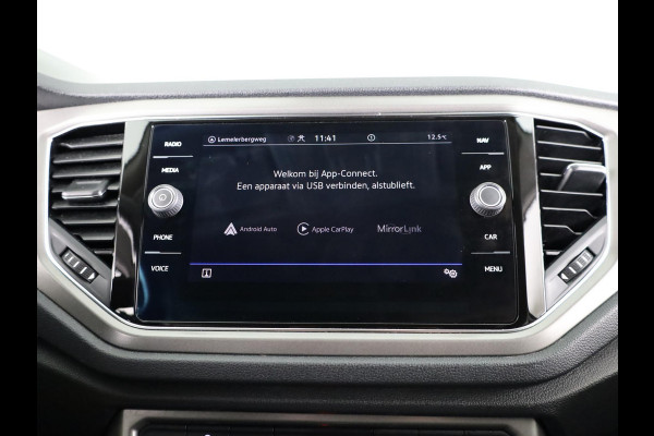 Volkswagen T-Roc 1.5 TSI Style Business 150PK DSG | Navigatie | Parkeercamera | Automatische airco | 17 inch Lm velgen |