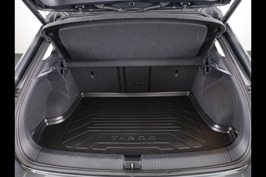 Volkswagen T-Roc 1.5 TSI Style Business 150PK DSG | Navigatie | Parkeercamera | Automatische airco | 17 inch Lm velgen |