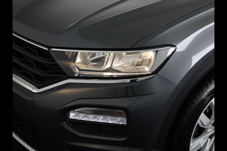Volkswagen T-Roc 1.5 TSI Style Business 150PK DSG | Navigatie | Parkeercamera | Automatische airco | 17 inch Lm velgen |