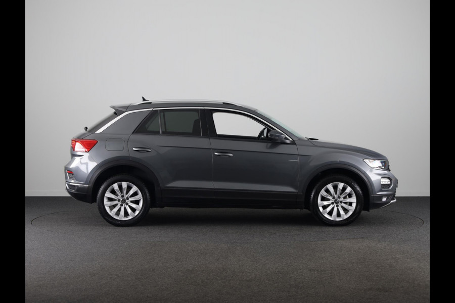 Volkswagen T-Roc 1.5 TSI Style Business 150PK DSG | Navigatie | Parkeercamera | Automatische airco | 17 inch Lm velgen |
