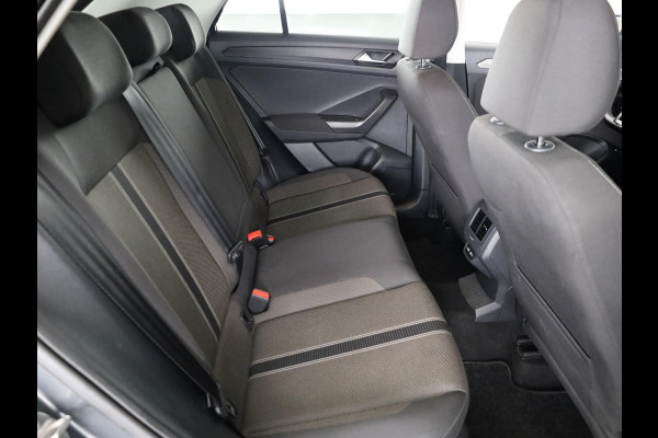 Volkswagen T-Roc 1.5 TSI Style Business 150PK DSG | Navigatie | Parkeercamera | Automatische airco | 17 inch Lm velgen |