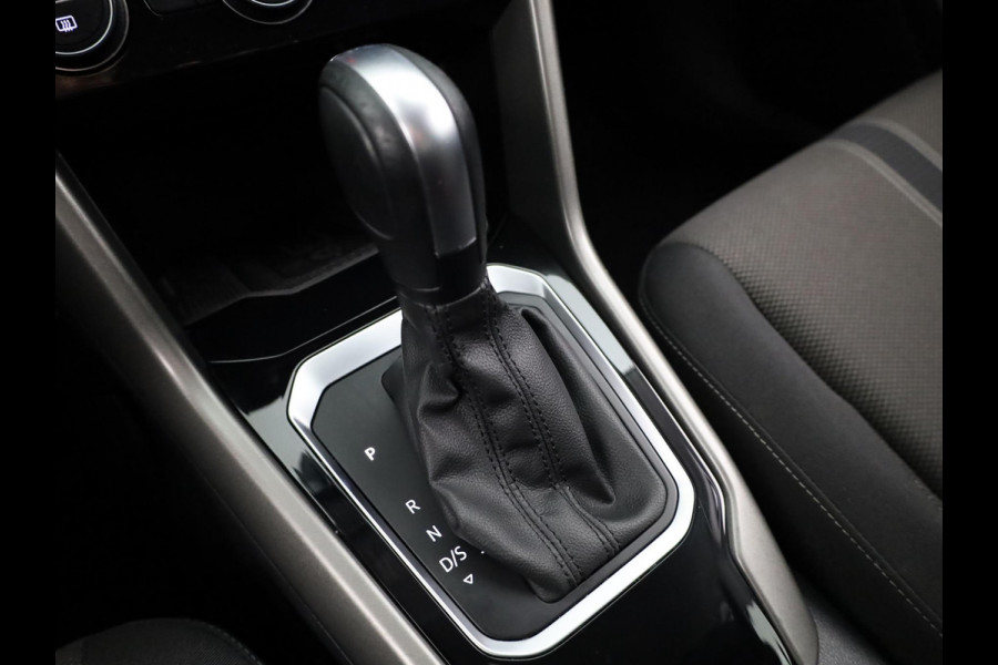 Volkswagen T-Roc 1.5 TSI Style Business 150PK DSG | Navigatie | Parkeercamera | Automatische airco | 17 inch Lm velgen |