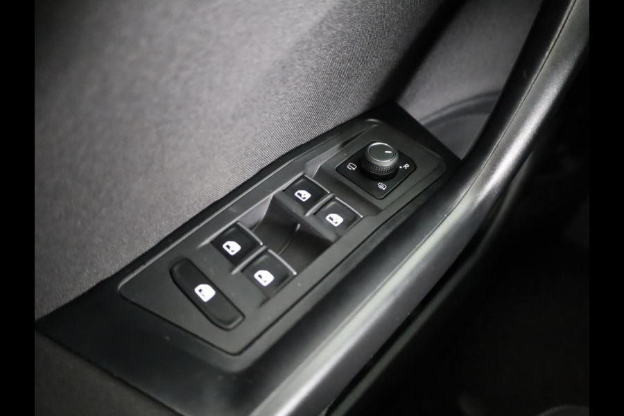 Volkswagen T-Roc 1.5 TSI Style Business 150PK DSG | Navigatie | Parkeercamera | Automatische airco | 17 inch Lm velgen |