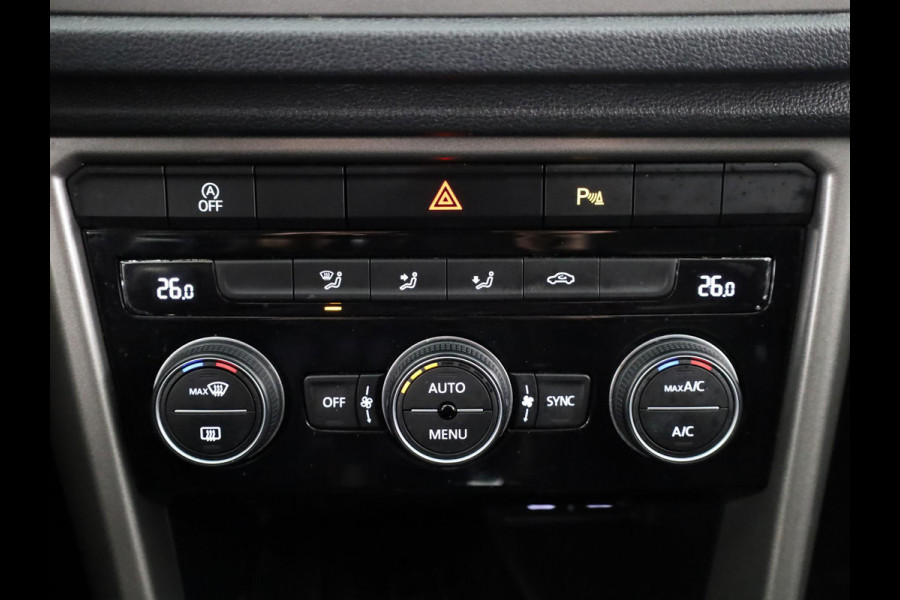 Volkswagen T-Roc 1.5 TSI Style Business 150PK DSG | Navigatie | Parkeercamera | Automatische airco | 17 inch Lm velgen |