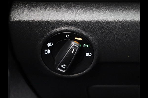 Volkswagen T-Roc 1.5 TSI Style Business 150PK DSG | Navigatie | Parkeercamera | Automatische airco | 17 inch Lm velgen |