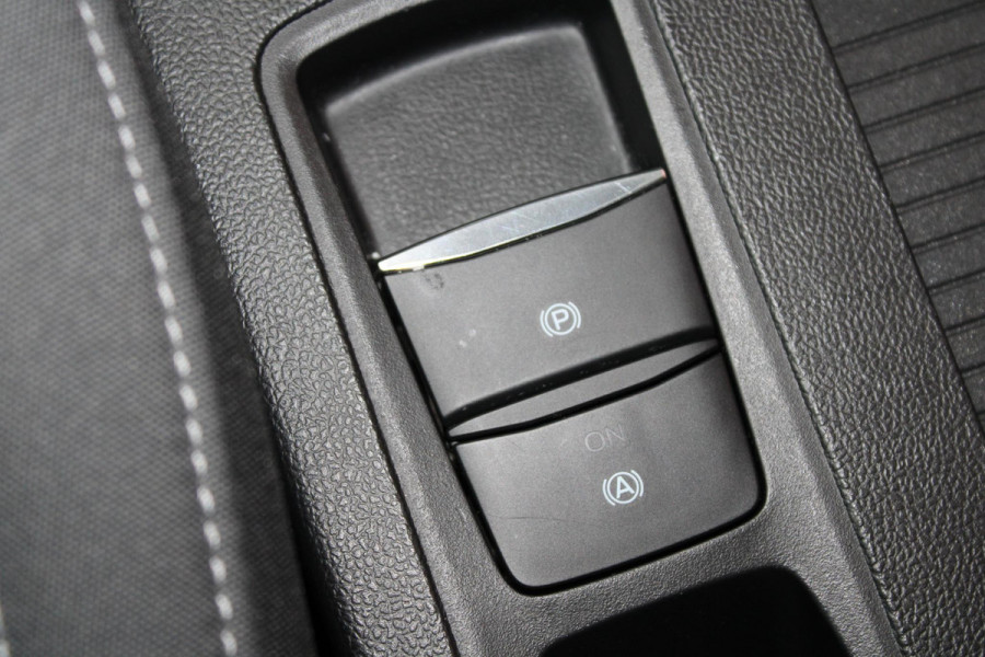 Ford Focus 1.0 EcoBoost Trend Edition Business | Trekhaak | Navigatie | Cruise Control | Airconditioning