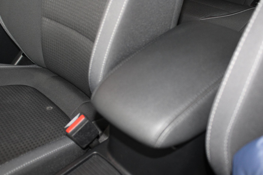 Ford Focus 1.0 EcoBoost Trend Edition Business | Trekhaak | Navigatie | Cruise Control | Airconditioning