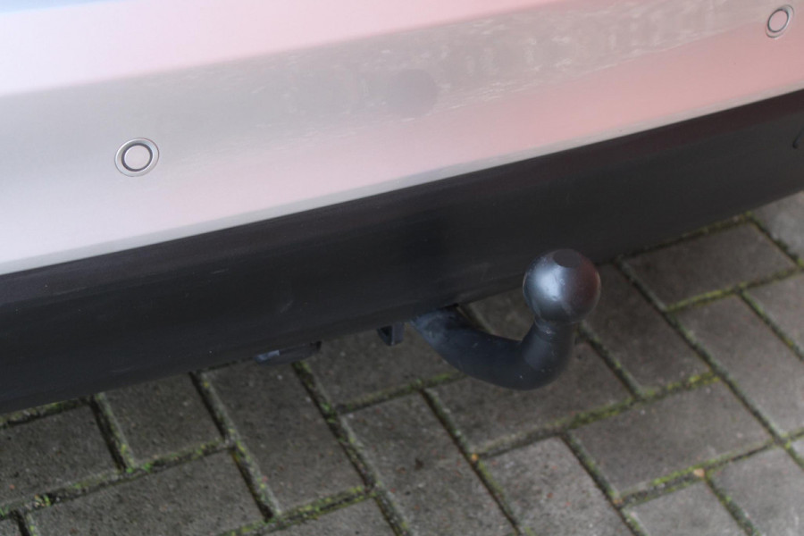 Ford Focus 1.0 EcoBoost Trend Edition Business | Trekhaak | Navigatie | Cruise Control | Airconditioning