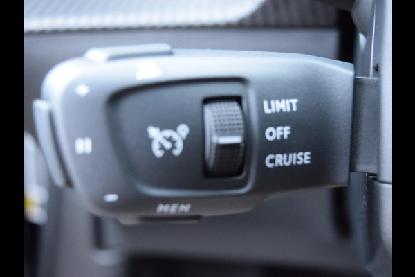 Peugeot 2008 1.2 Hybrid 145 GT | 360 camera | navigatie | adaptieve cruise control