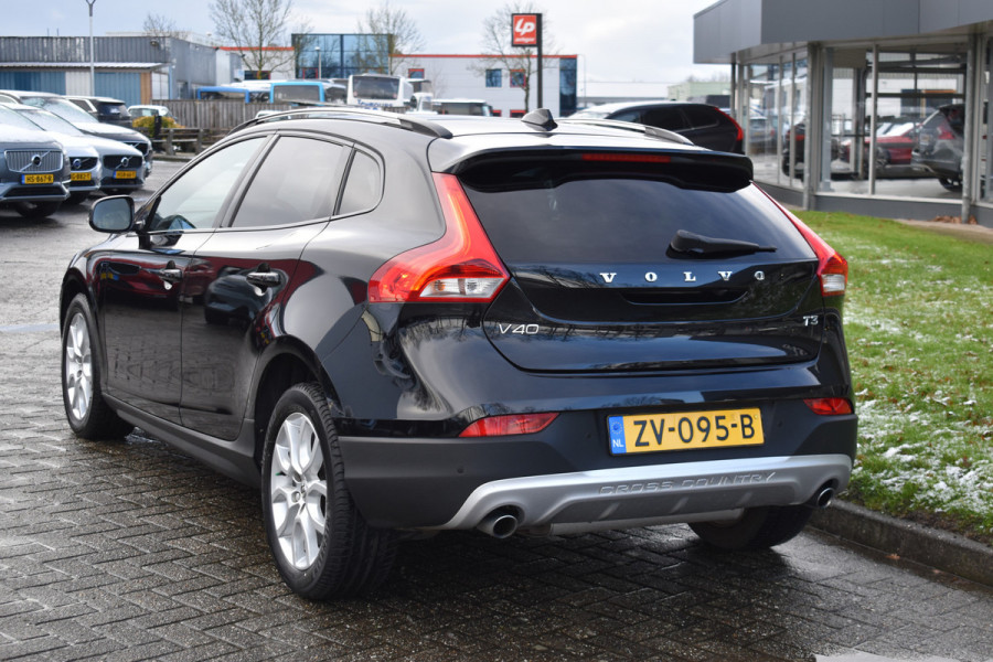 Volvo V40 Cross Country T3 153PK Polar+ Luxury | Panodak | H&K | Stoelverwarming | Leder | Camera