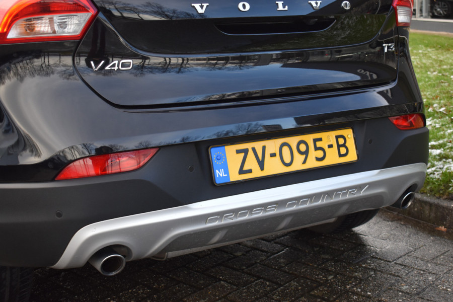 Volvo V40 Cross Country T3 153PK Polar+ Luxury | Panodak | H&K | Stoelverwarming | Leder | Camera