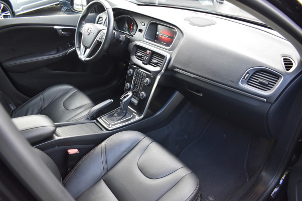 Volvo V40 Cross Country T3 153PK Polar+ Luxury | Panodak | H&K | Stoelverwarming | Leder | Camera