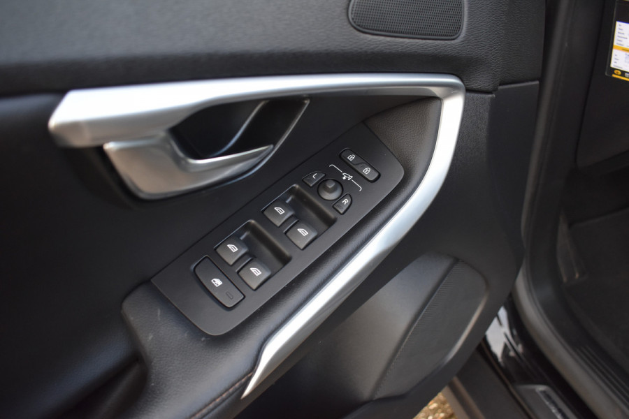 Volvo V40 Cross Country T3 153PK Polar+ Luxury | Panodak | H&K | Stoelverwarming | Leder | Camera