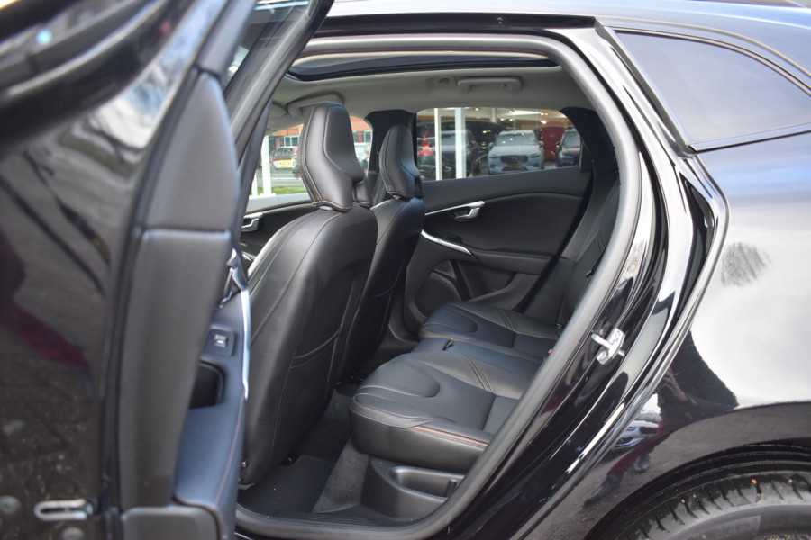 Volvo V40 Cross Country T3 153PK Polar+ Luxury | Panodak | H&K | Stoelverwarming | Leder | Camera