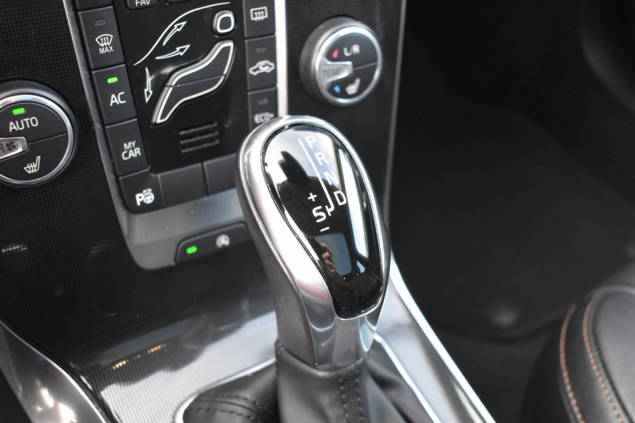 Volvo V40 Cross Country T3 153PK Polar+ Luxury | Panodak | H&K | Stoelverwarming | Leder | Camera