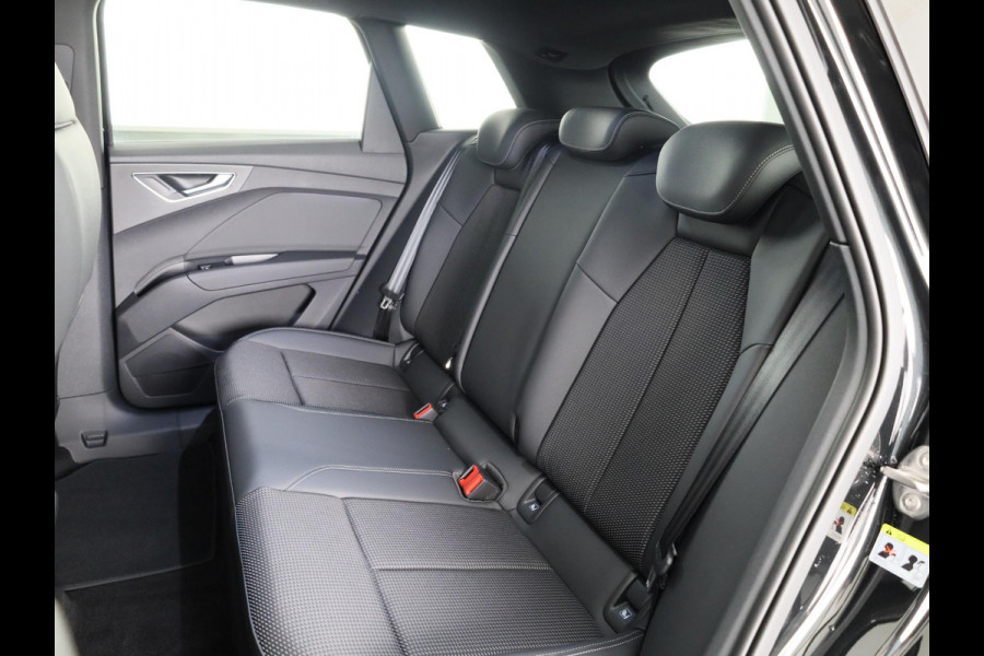 Audi Q4 e-tron 40 S Edition 63 kWh 204pk | 20 inch Lichtmetalen velgen | Parkeercamerea | Adaptieve cruise controle