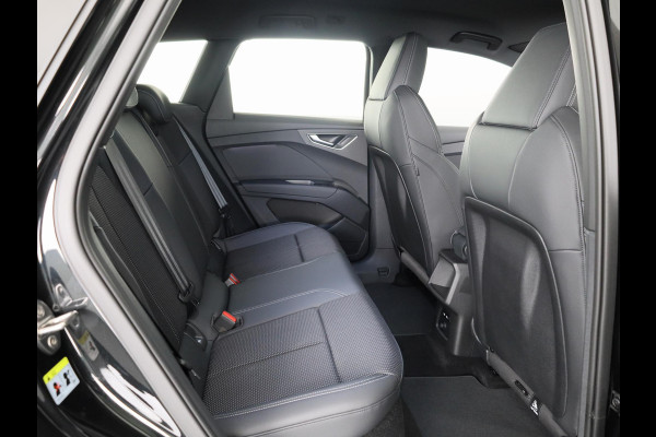 Audi Q4 e-tron 40 S Edition 63 kWh 204pk | 20 inch Lichtmetalen velgen | Parkeercamerea | Adaptieve cruise controle