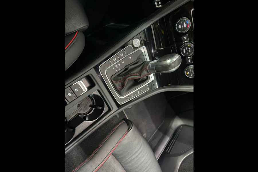 Volkswagen Golf 2.0 TSI GTI Performance