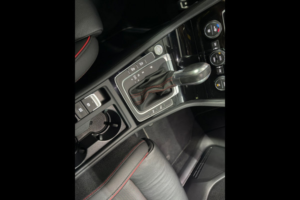 Volkswagen Golf 2.0 TSI GTI Performance