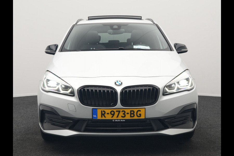BMW 2 Serie Active Tourer 225xe iPerformance Sportline Plug In Hybrid 225pk PHEV | Panodak | Sportstoelen Memory | Camera | Stoelverwarming | Navi Full Map | Keyless | LED |