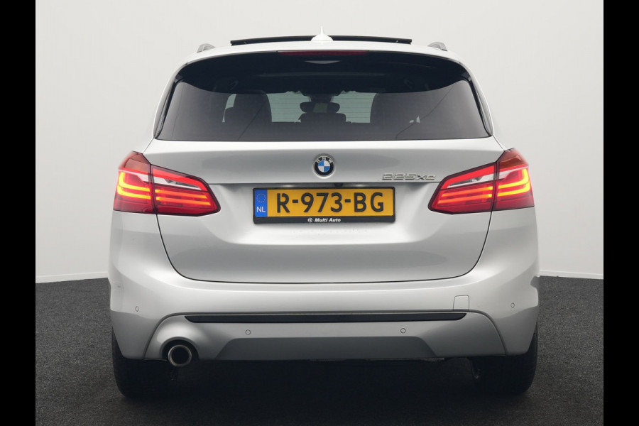 BMW 2 Serie Active Tourer 225xe iPerformance Sportline Plug In Hybrid 225pk PHEV | Panodak | Sportstoelen Memory | Camera | Stoelverwarming | Navi Full Map | Keyless | LED |