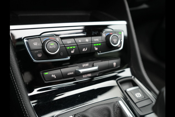 BMW 2 Serie Active Tourer 225xe iPerformance Sportline Plug In Hybrid 225pk PHEV | Panodak | Sportstoelen Memory | Camera | Stoelverwarming | Navi Full Map | Keyless | LED |