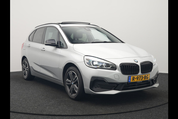 BMW 2 Serie Active Tourer 225xe iPerformance Sportline Plug In Hybrid 225pk PHEV | Panodak | Sportstoelen Memory | Camera | Stoelverwarming | Navi Full Map | Keyless | LED |